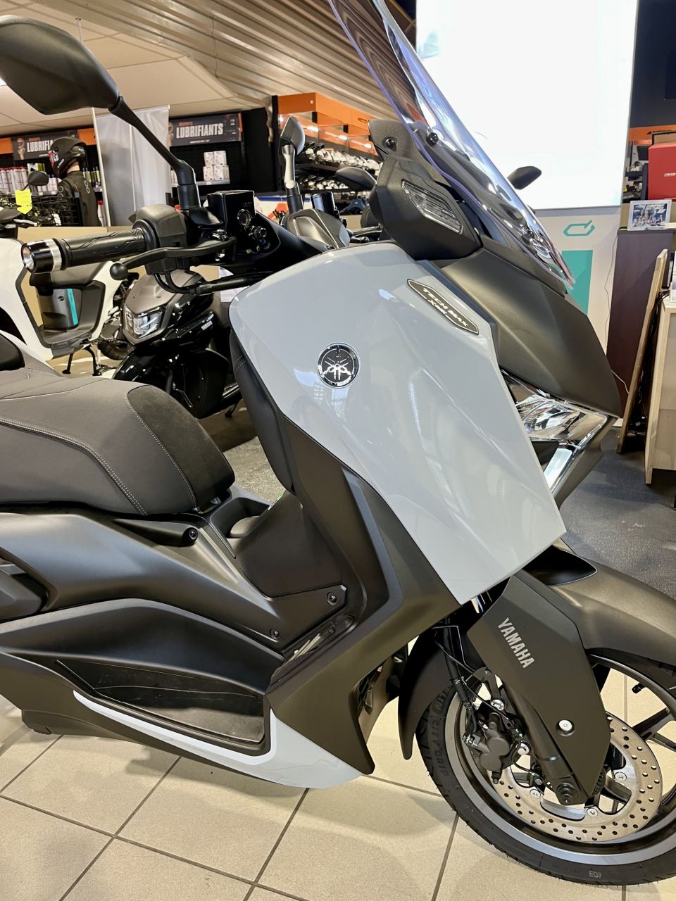 YAMAHA X-MAX 125 TECH MAX 10