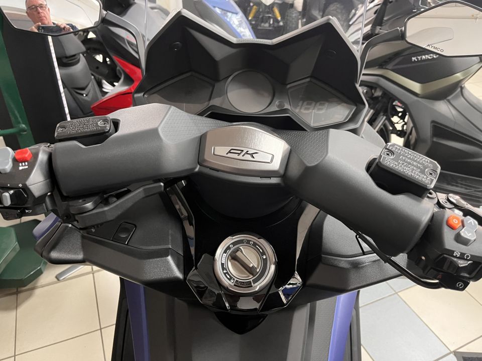 KYMCO AK 550 12