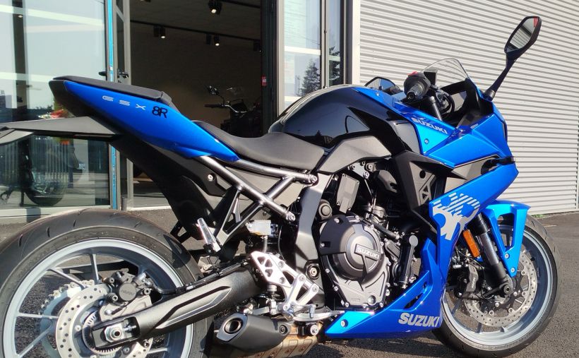 SUZUKI GSX-8R 10