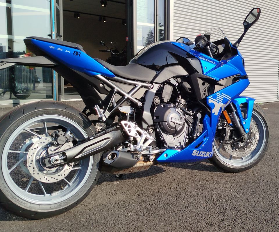 SUZUKI GSX-8R 10