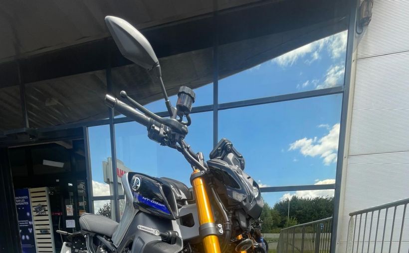 YAMAHA MT-09 SP 1