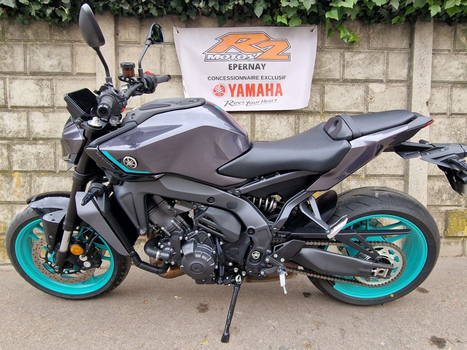 YAMAHA MT-09 Y-AMT 2024 3