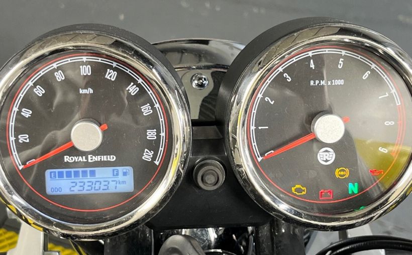 ROYAL ENFIELD INTERCEPTOR 18