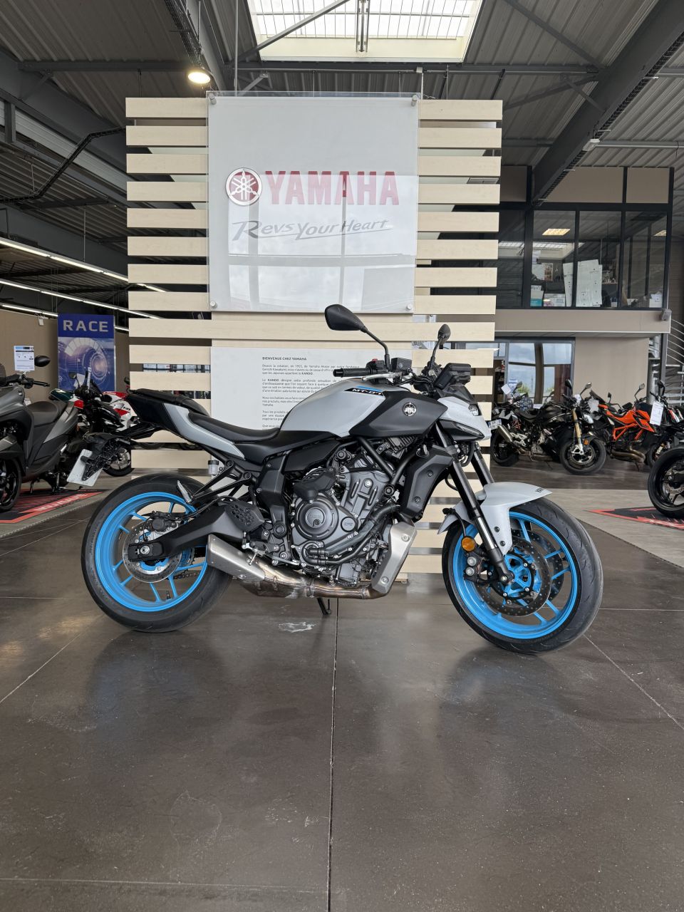 YAMAHA MT-07 Y-AMT 6