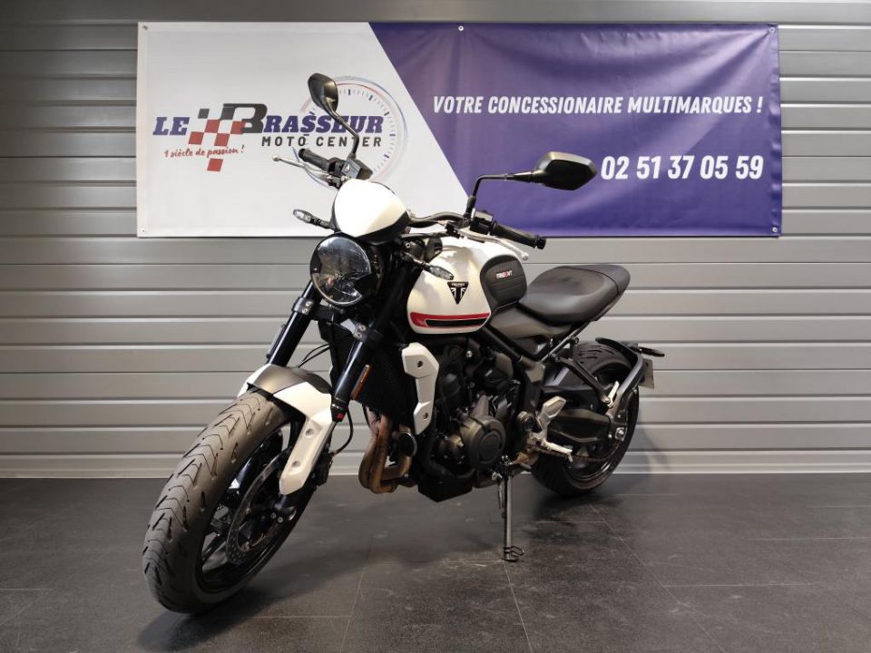 TRIUMPH TRIDENT 660 12