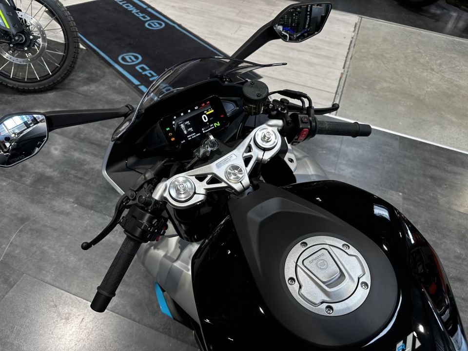 CF MOTO 675 SR-R 30