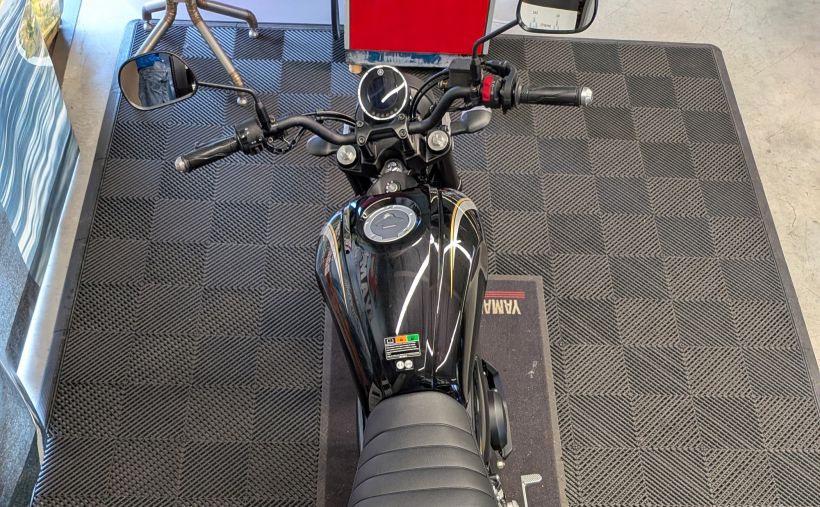 YAMAHA XSR 125 Legacy 4