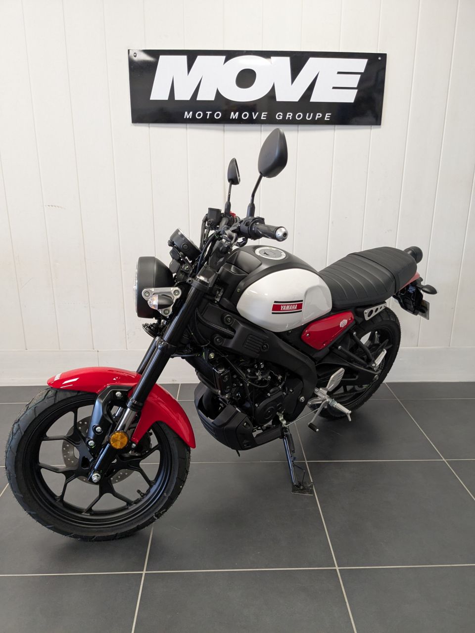 YAMAHA XSR 125 3