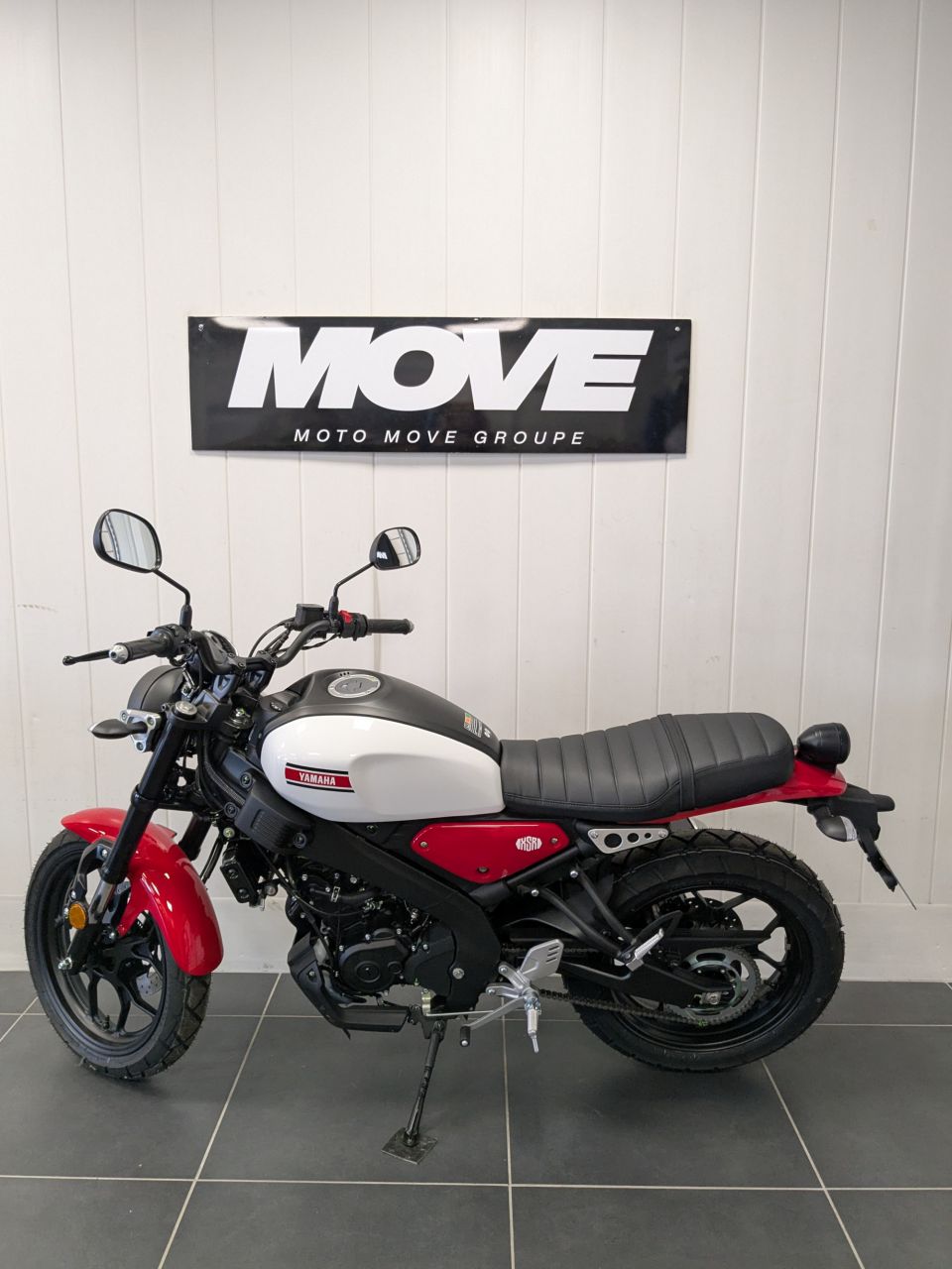 YAMAHA XSR 125 4