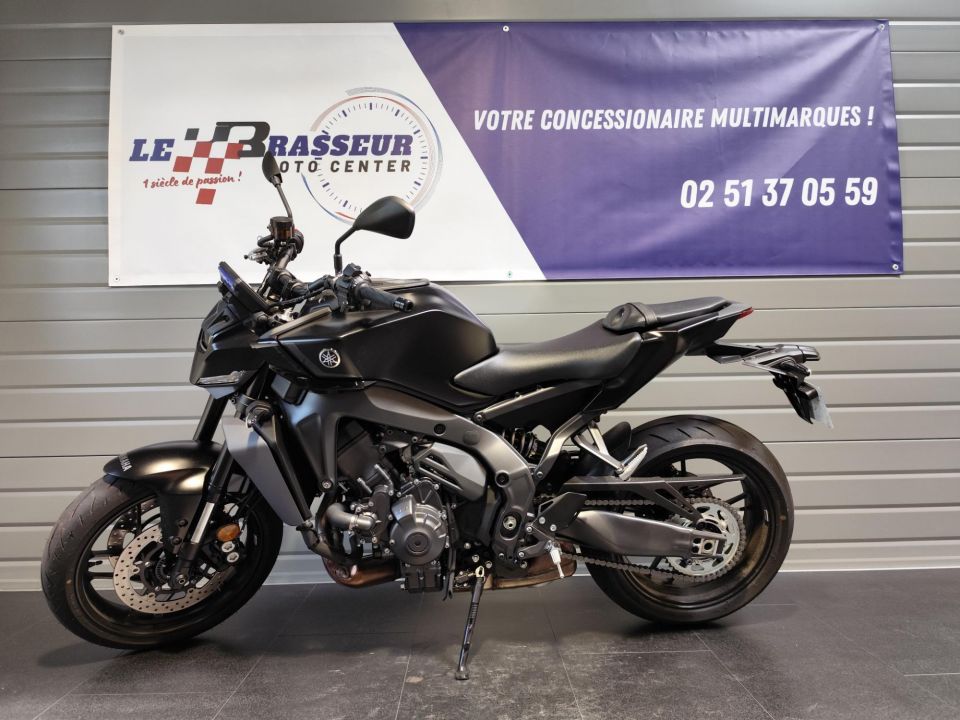 YAMAHA MT-09 6