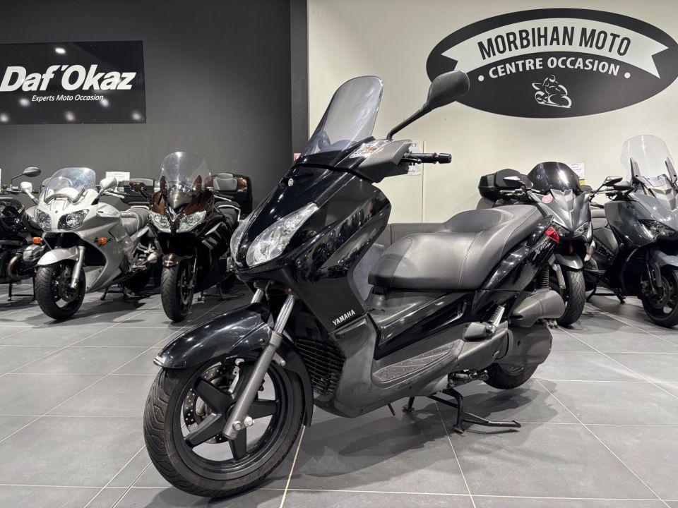 YAMAHA X-MAX 125 0