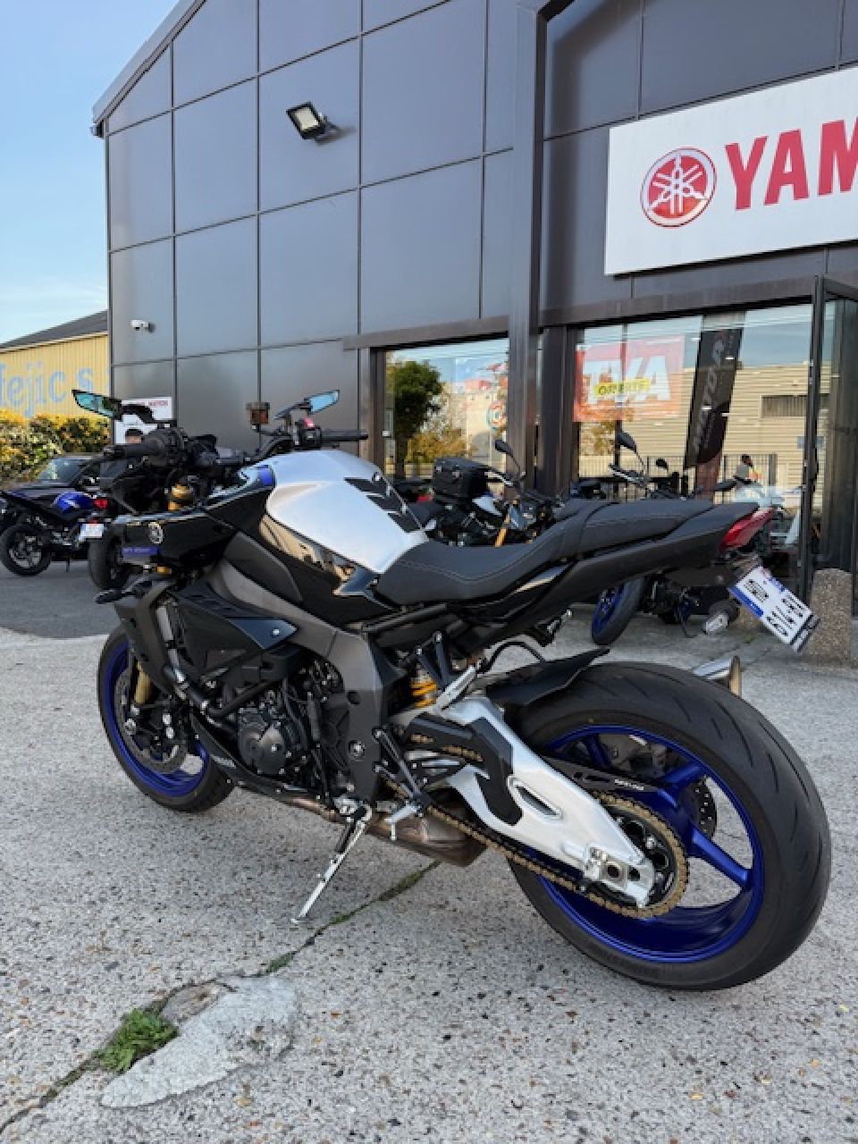 YAMAHA MT-10 SP 3
