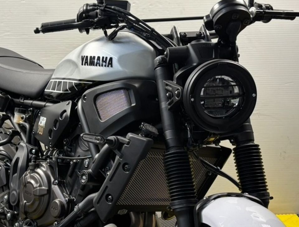 YAMAHA XSR 700 12