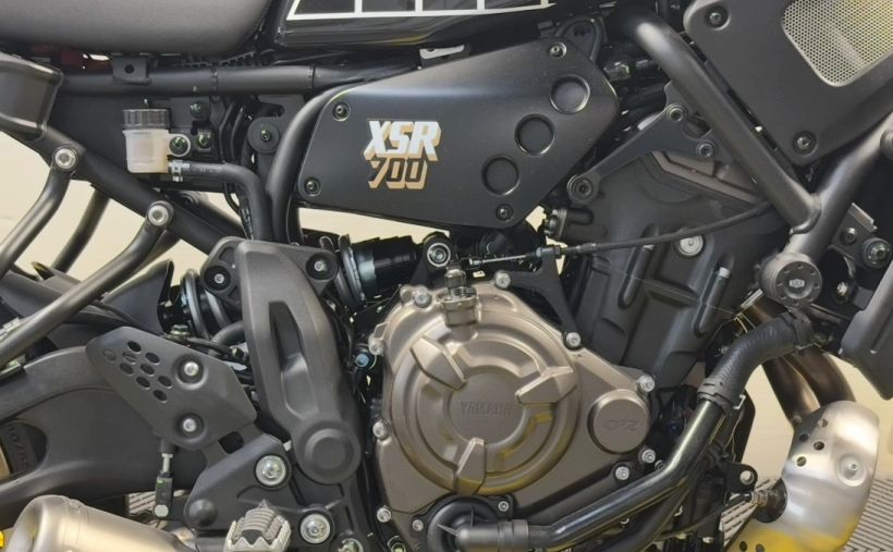YAMAHA XSR 700 7