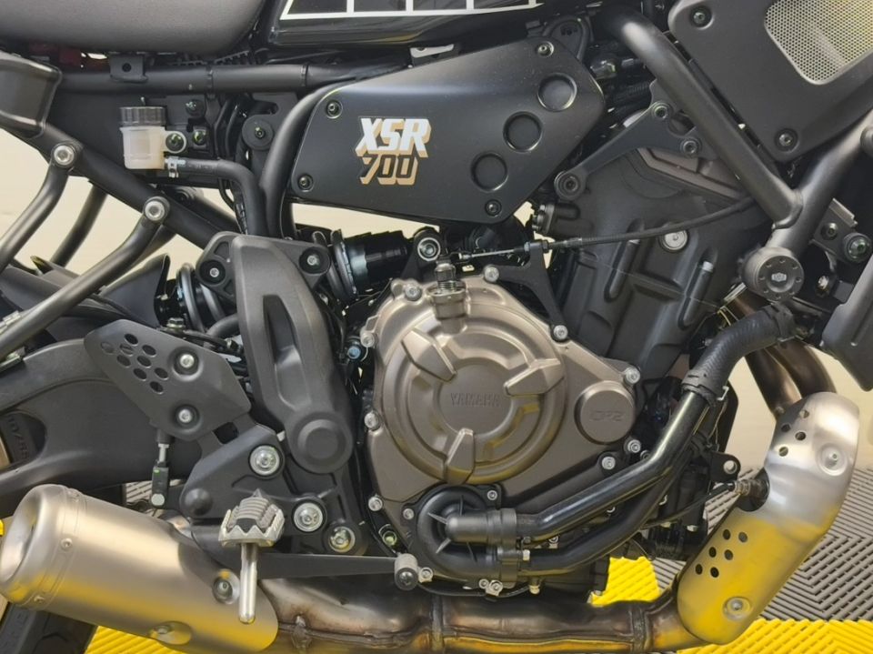 YAMAHA XSR 700 42