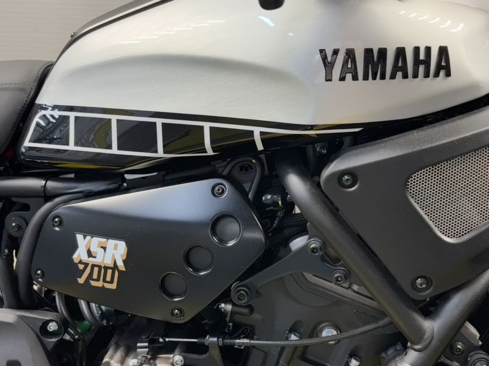 YAMAHA XSR 700 54
