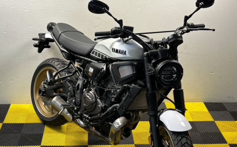 YAMAHA XSR 700 12