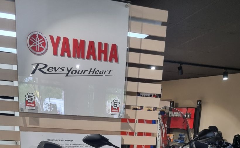 YAMAHA XMAX 300 0