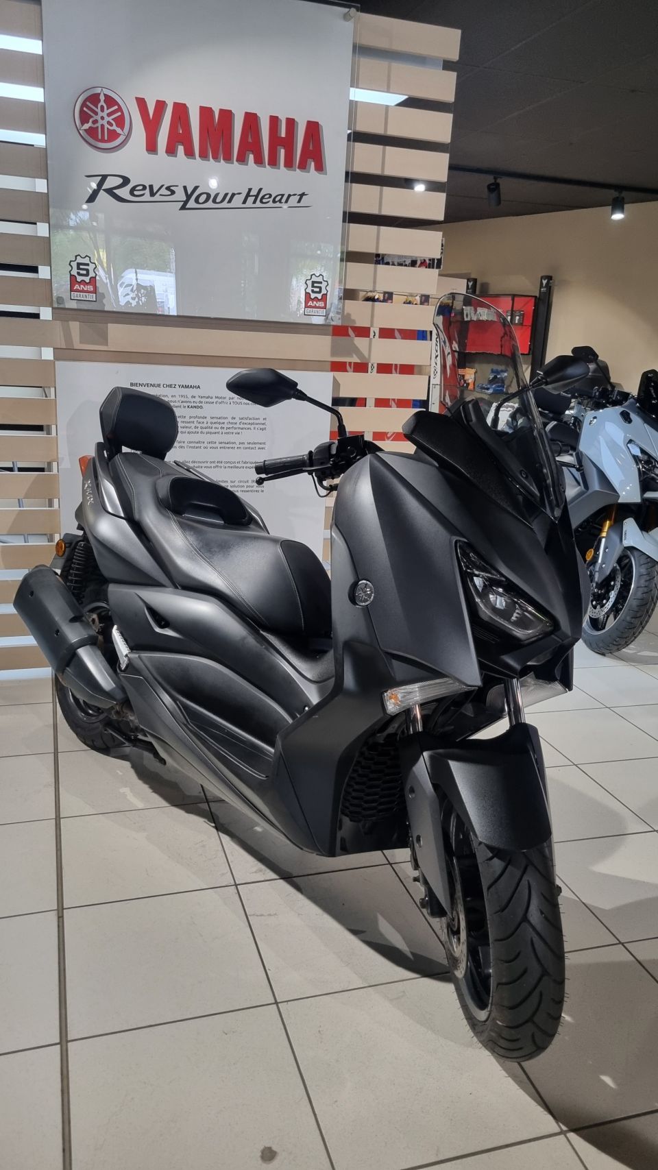YAMAHA XMAX 300 0