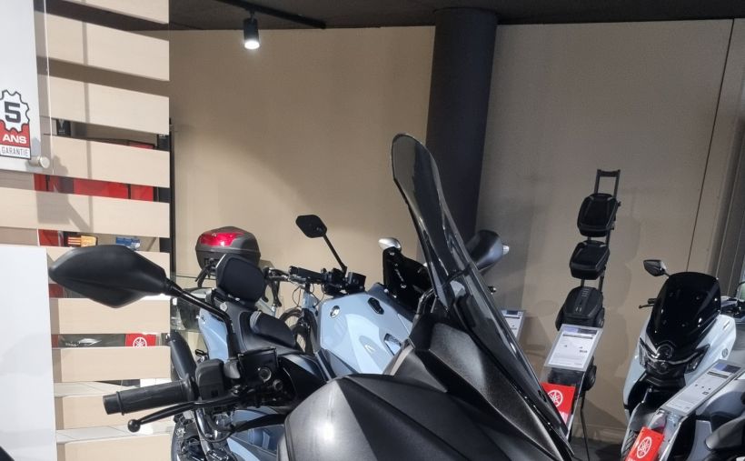 YAMAHA XMAX 300 1