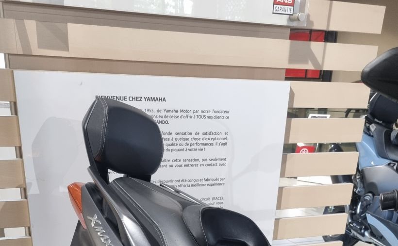 YAMAHA XMAX 300 2