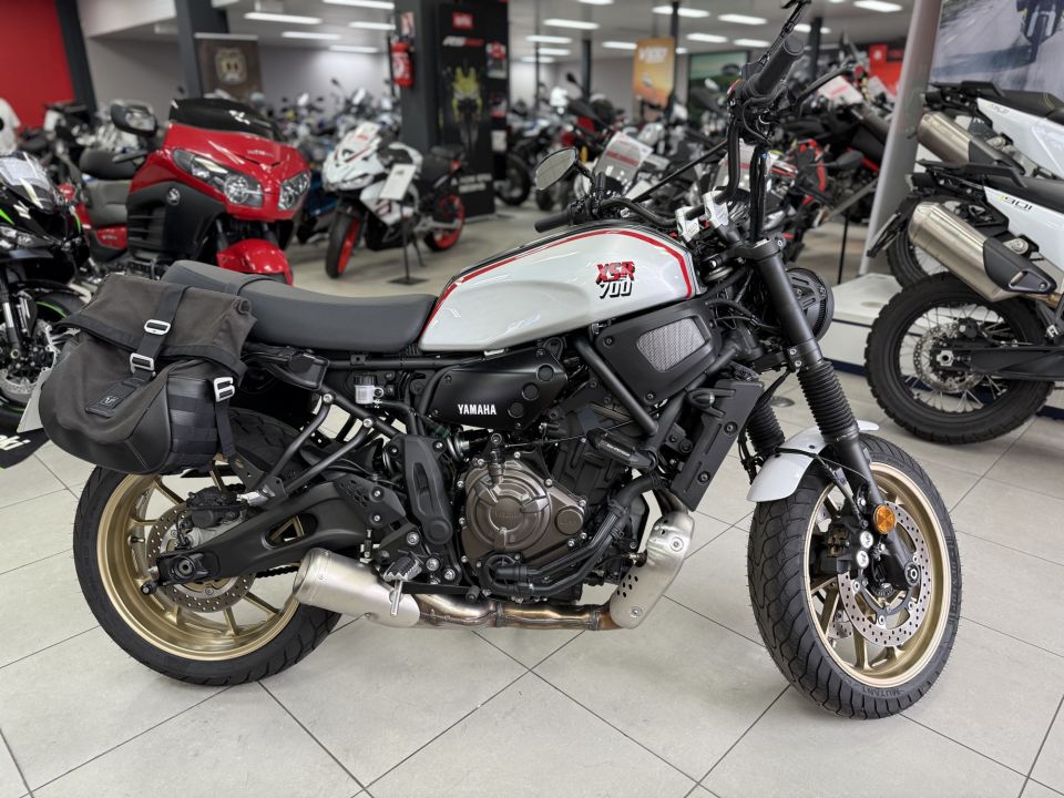 YAMAHA XSR 700 XTRIBUTE 0