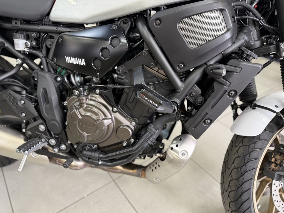 YAMAHA XSR 700 XTRIBUTE 9