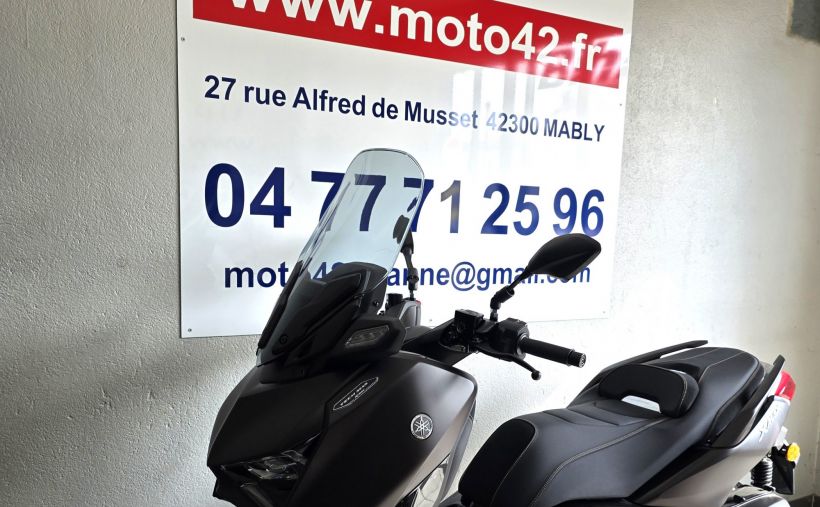 YAMAHA XMAX 300 Tech Max 1