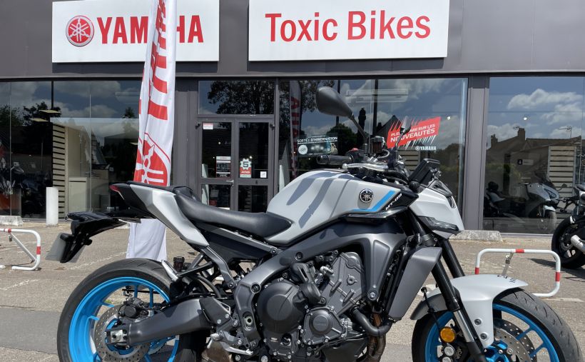 YAMAHA MT-09  Y-AMT 1