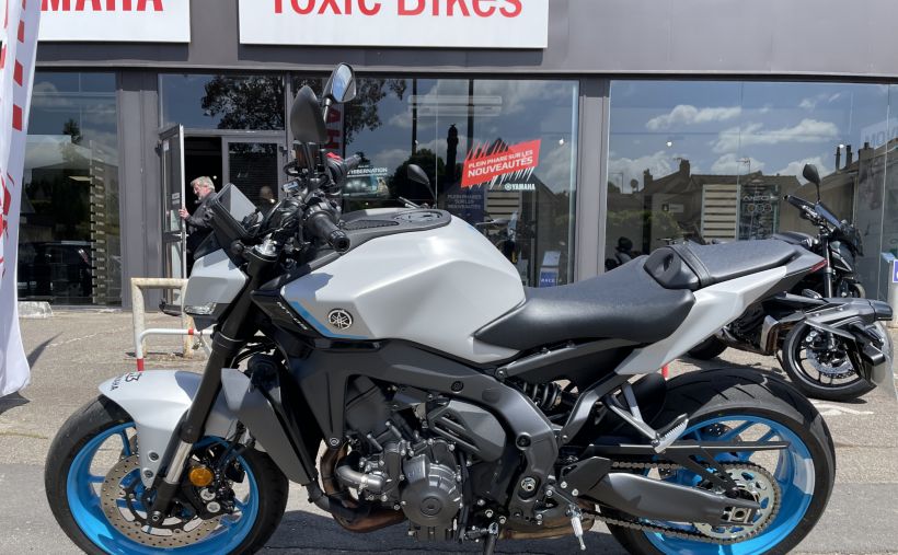 YAMAHA MT-09  Y-AMT 3