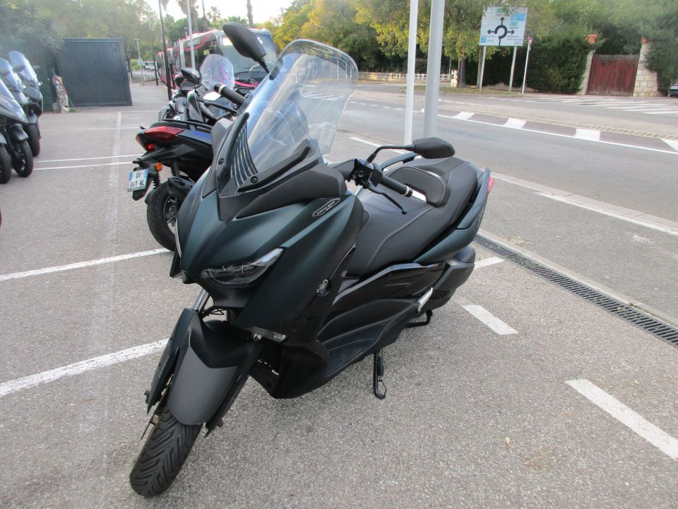 YAMAHA XMAX 300 Tech Max 1