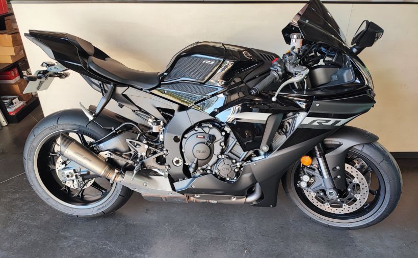 YAMAHA YZF 1000 R1 0