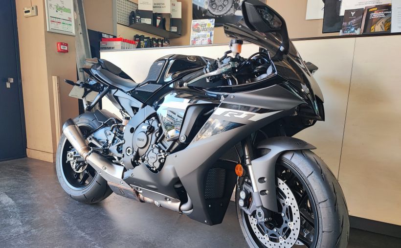 YAMAHA YZF 1000 R1 1
