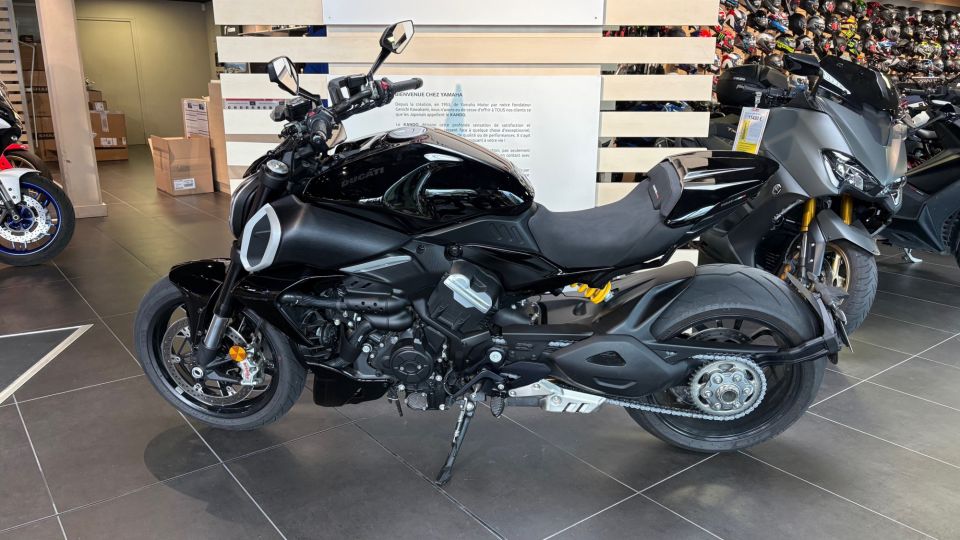 DUCATI DIAVEL V4 3