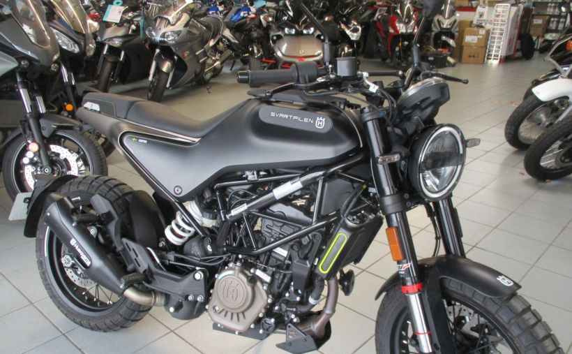 HUSQVARNA SVARTPILEN 125 ABS 10
