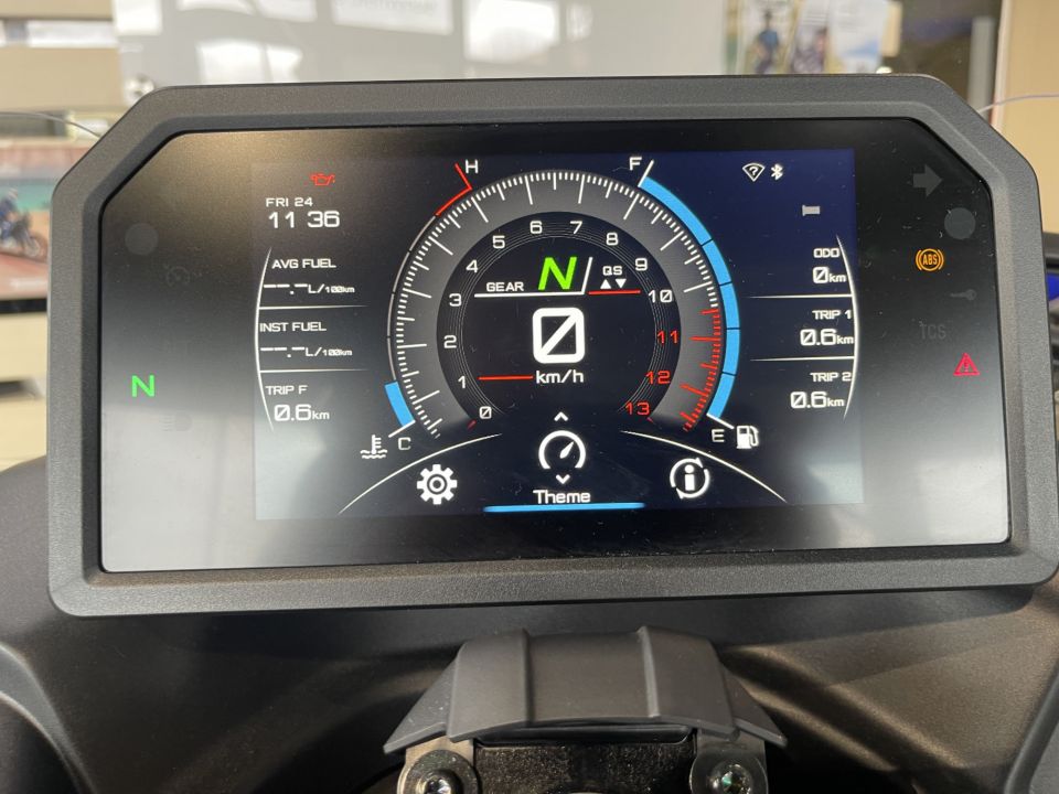 YAMAHA NIKEN 850 GT 3