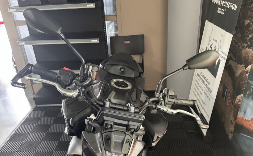 YAMAHA MT-09 3