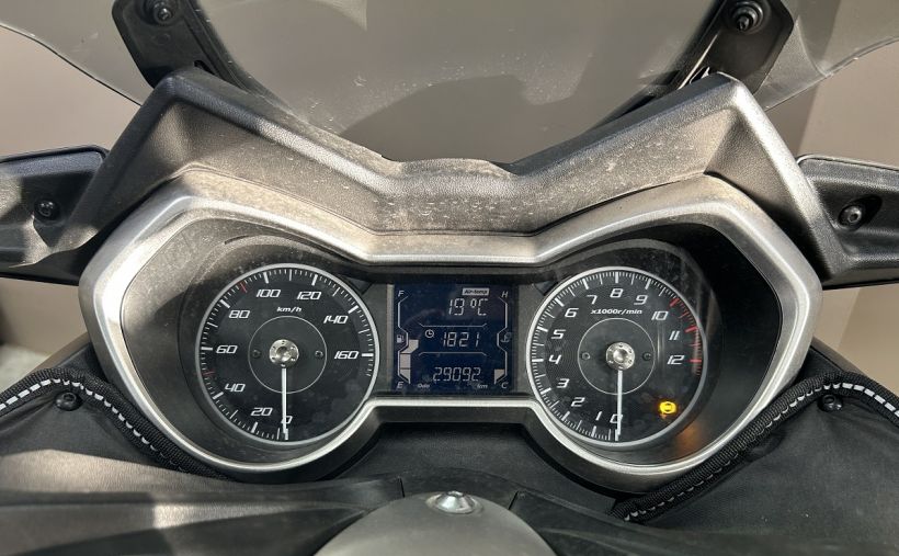 YAMAHA X-MAX 125 4