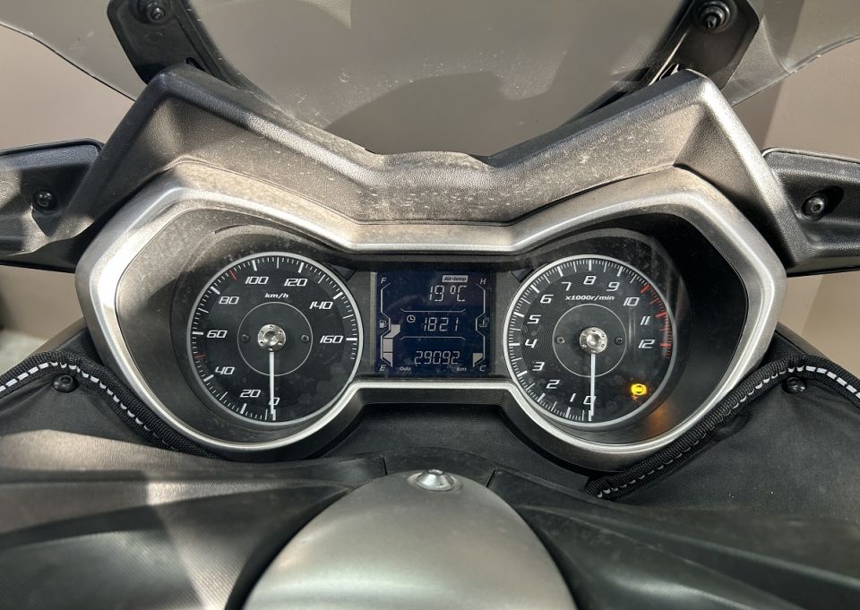 YAMAHA X-MAX 125 4