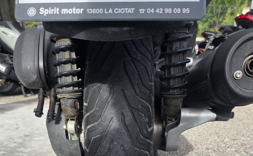 YAMAHA X-MAX 125 MOMO DESIGN 3