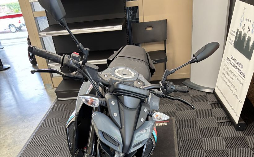 YAMAHA MT-125 3