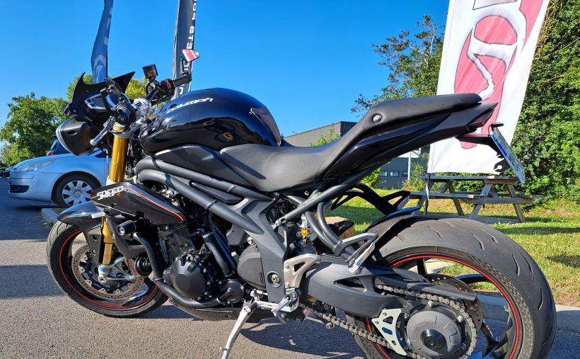 TRIUMPH SPEED TRIPLE 1050 RS 3