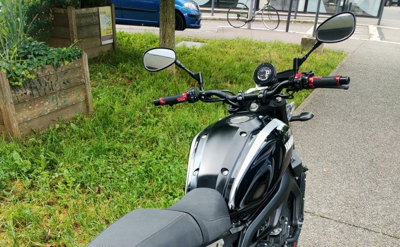 YAMAHA XSR 900 2