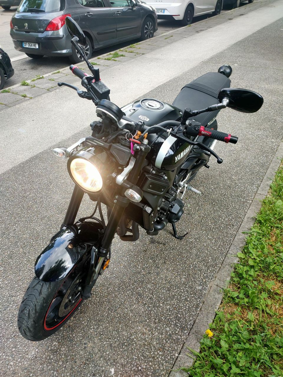 YAMAHA XSR 900 5