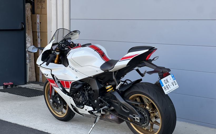 YAMAHA YZF 1000 R1 60TH 5