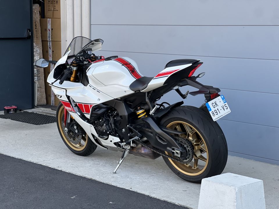 YAMAHA YZF 1000 R1 60TH 5