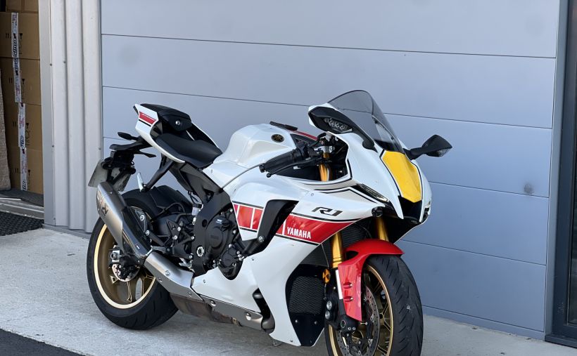 YAMAHA YZF 1000 R1 60TH 1
