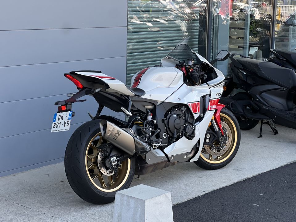 YAMAHA YZF 1000 R1 60TH 2