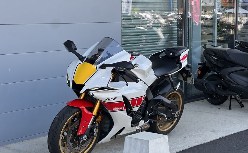 YAMAHA YZF 1000 R1 60TH 4