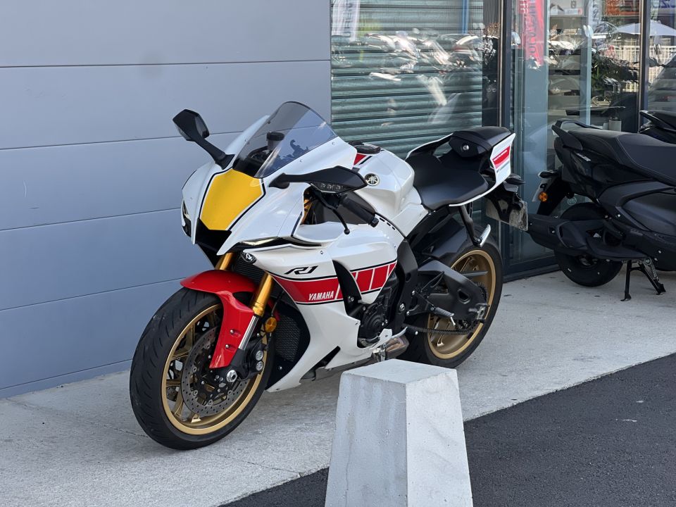 YAMAHA YZF 1000 R1 60TH 4